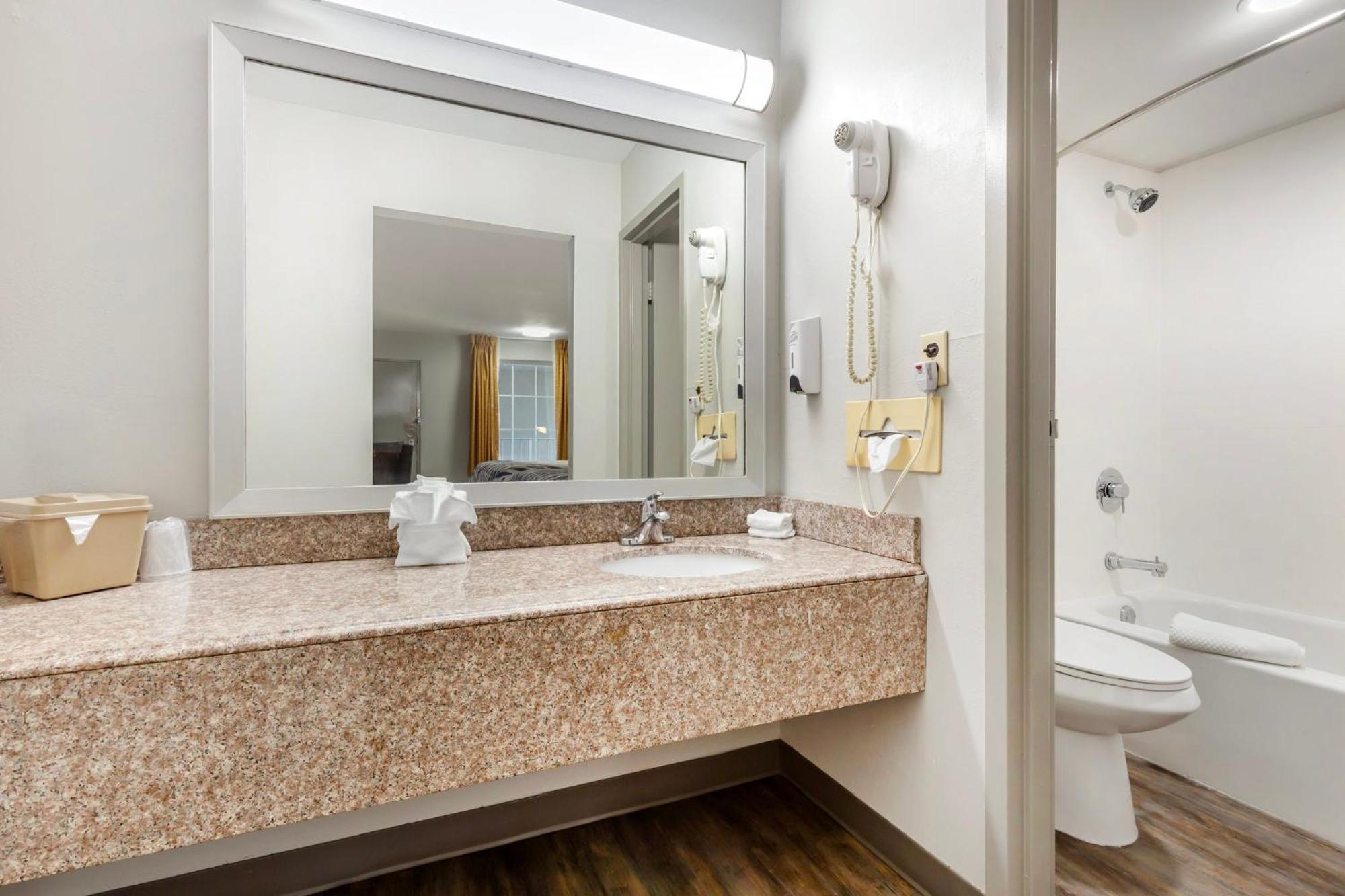 Red Roof Inn Dunn Bagian luar foto