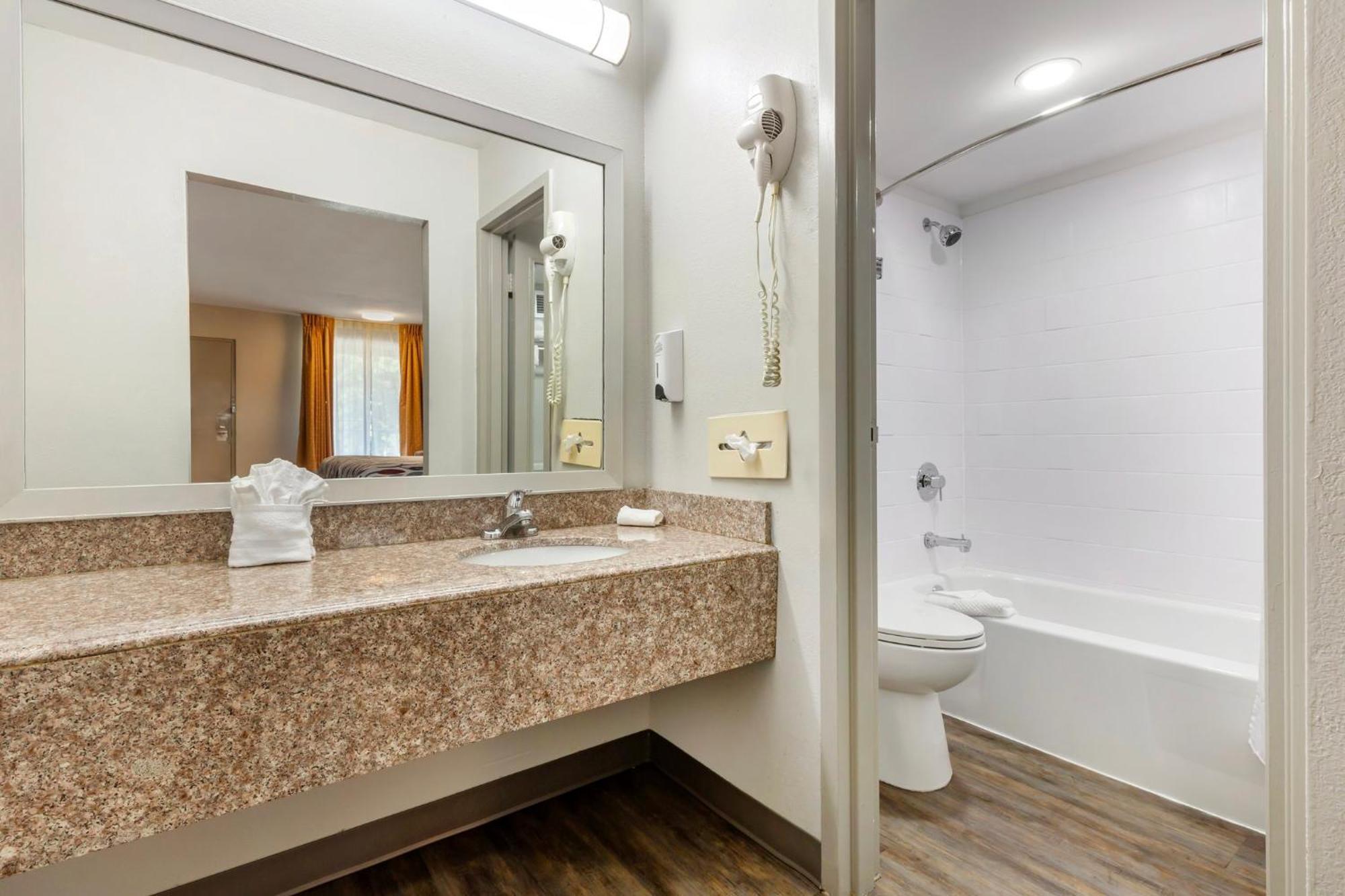 Red Roof Inn Dunn Bagian luar foto